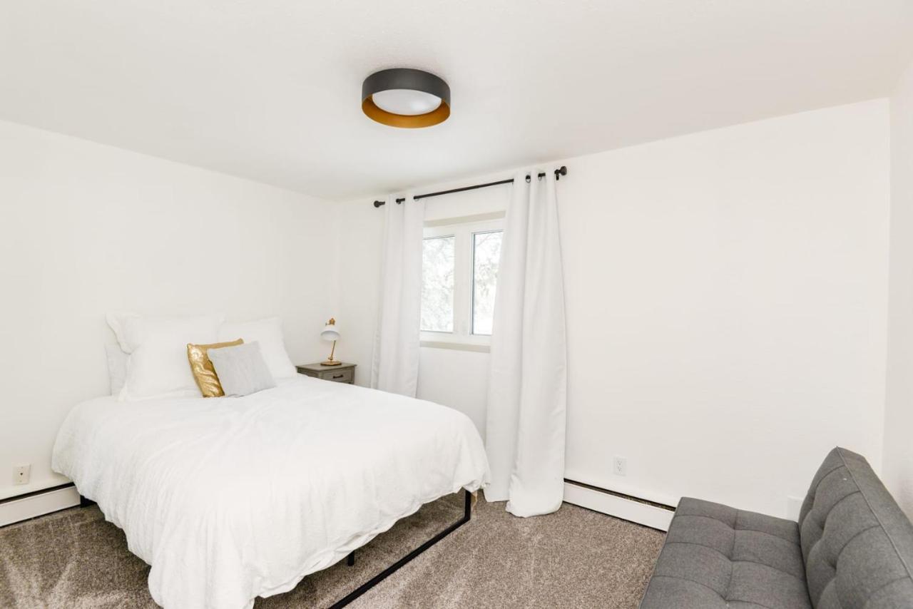 New Remodeled Townhome In Central Fargo Exterior photo